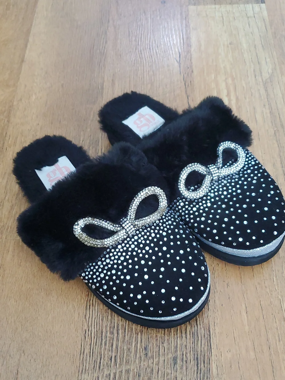 Gianni Bini ComfieeTwo Embellished Rhinestone Bow Faux Fur Slippers in black 12M